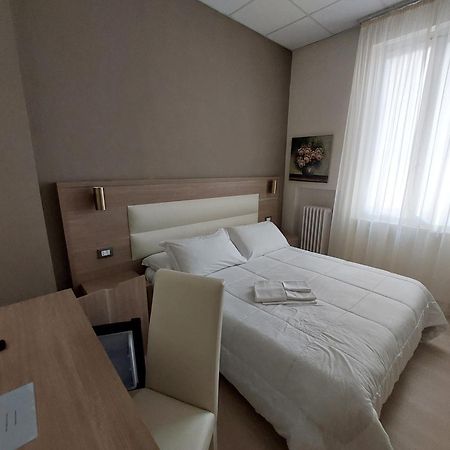 Hotel Tina 迪亚诺马里纳 外观 照片