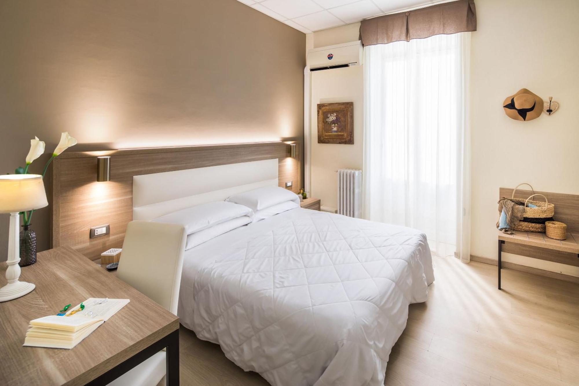 Hotel Tina 迪亚诺马里纳 外观 照片