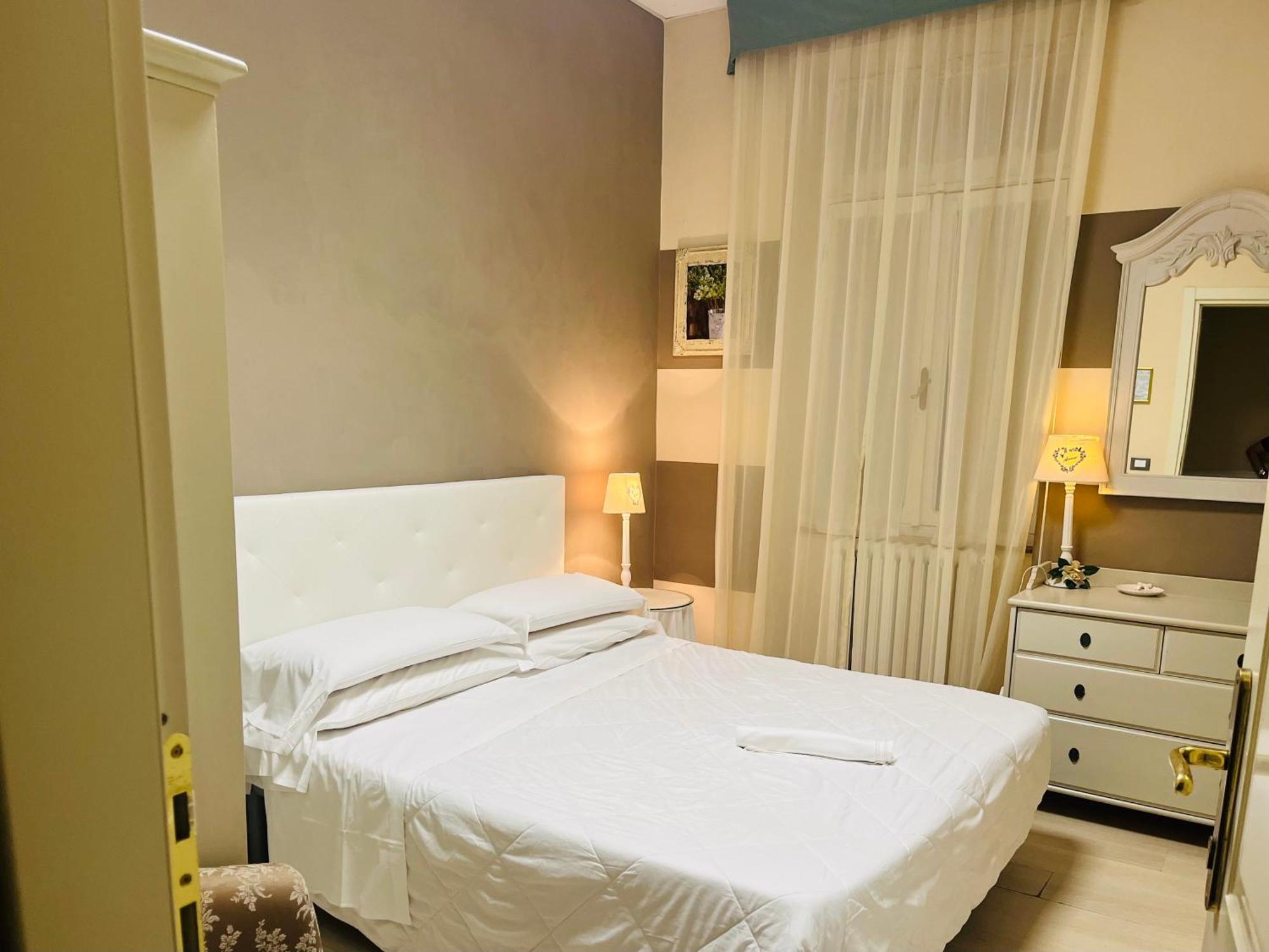 Hotel Tina 迪亚诺马里纳 外观 照片