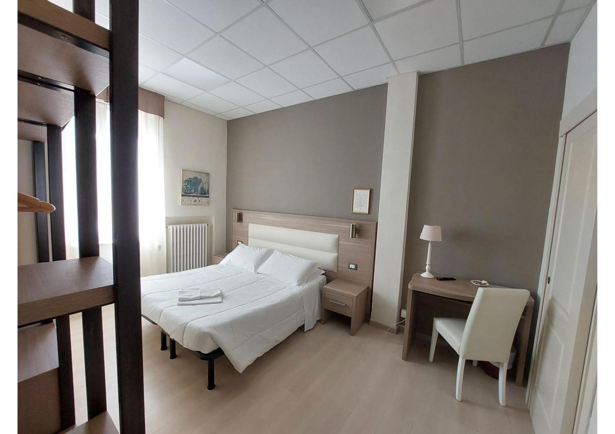 Hotel Tina 迪亚诺马里纳 外观 照片