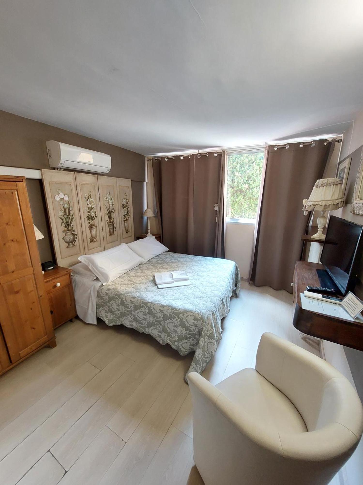Hotel Tina 迪亚诺马里纳 外观 照片