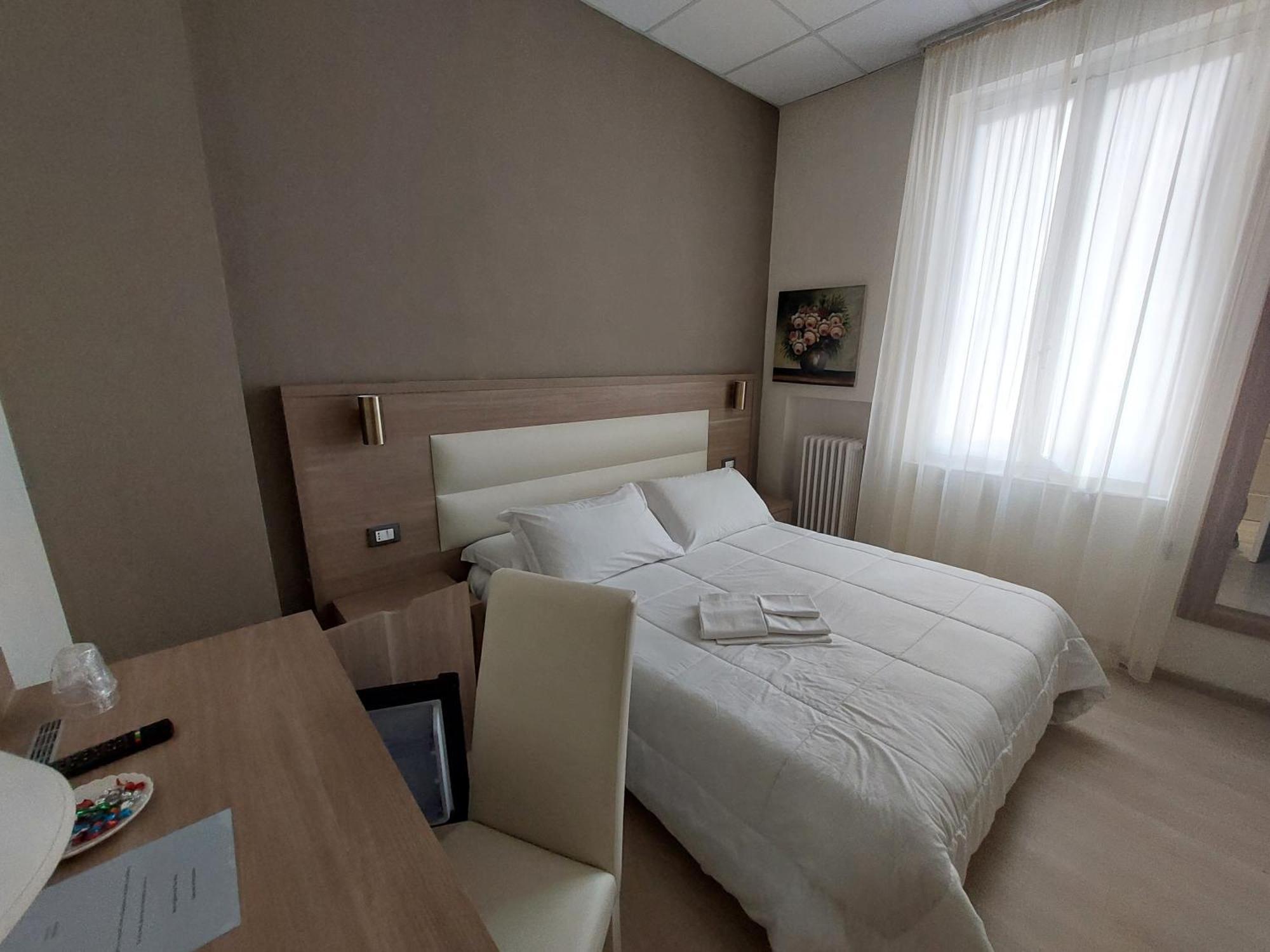 Hotel Tina 迪亚诺马里纳 外观 照片