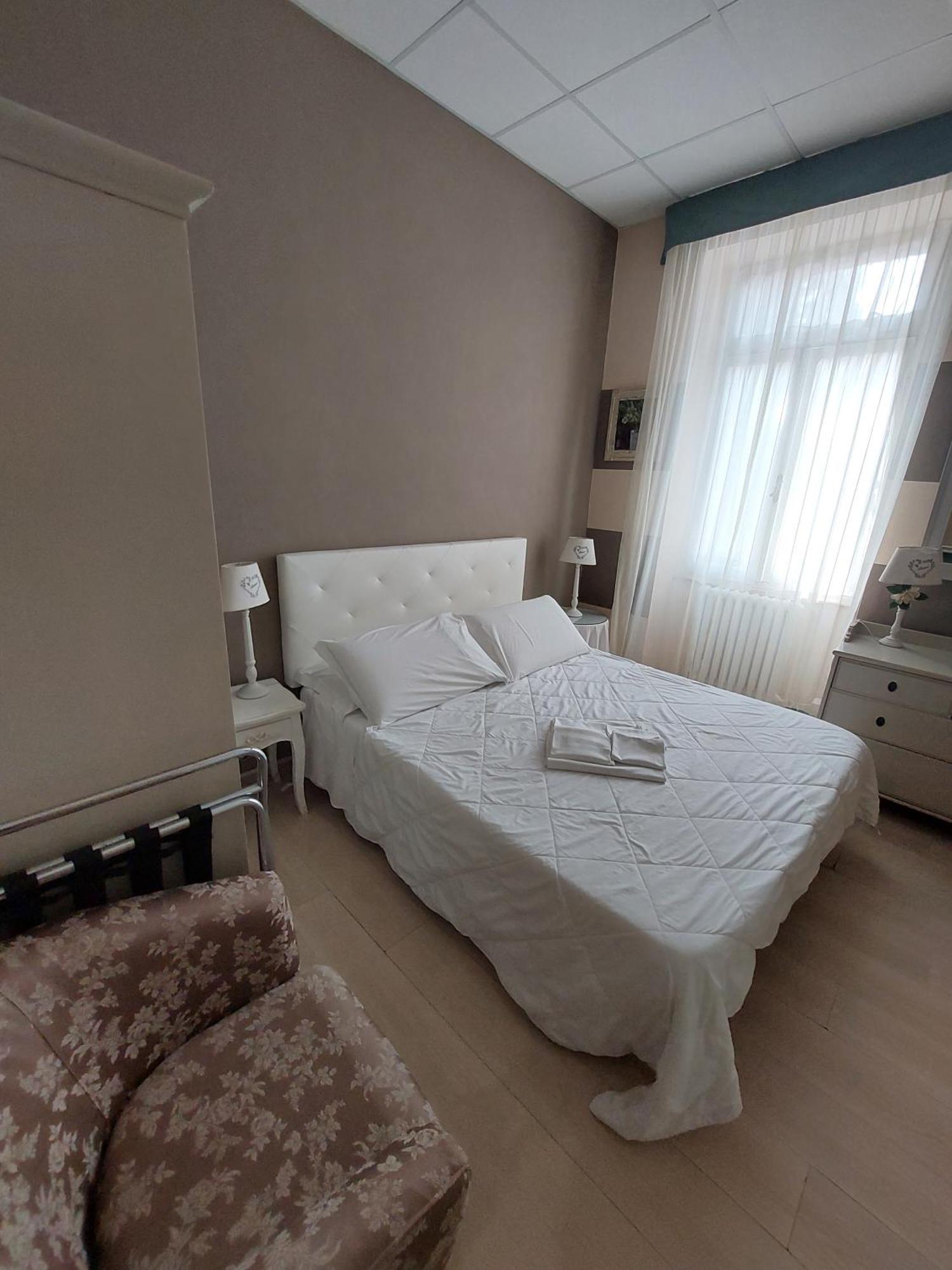 Hotel Tina 迪亚诺马里纳 外观 照片