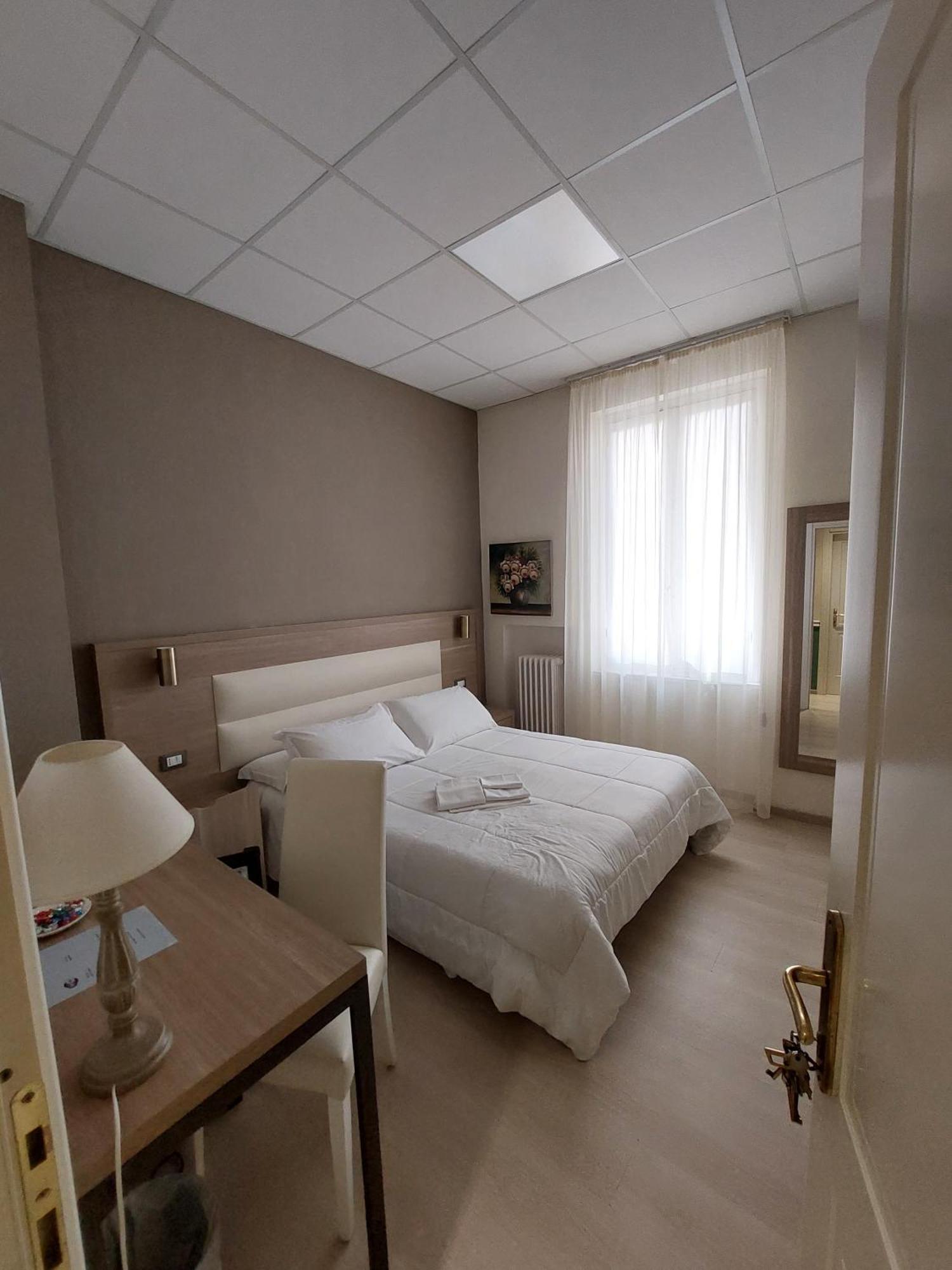 Hotel Tina 迪亚诺马里纳 外观 照片